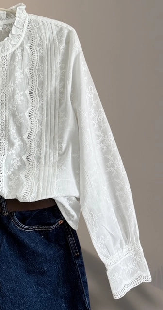 Blouse Crème Brodé Col Volant Manches Brodé Coté- MA Company
