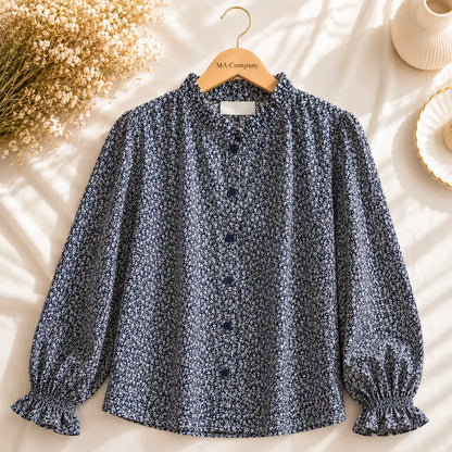 Blouse Bleu Marine Motifs Fleuris Blancs Col Volantés Principale - MA Company