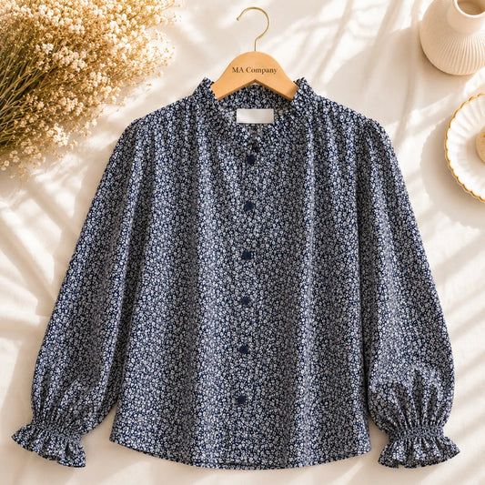 Blouse Bleu Marine Motifs Fleuris Blancs Col Volantés Principale - MA Company
