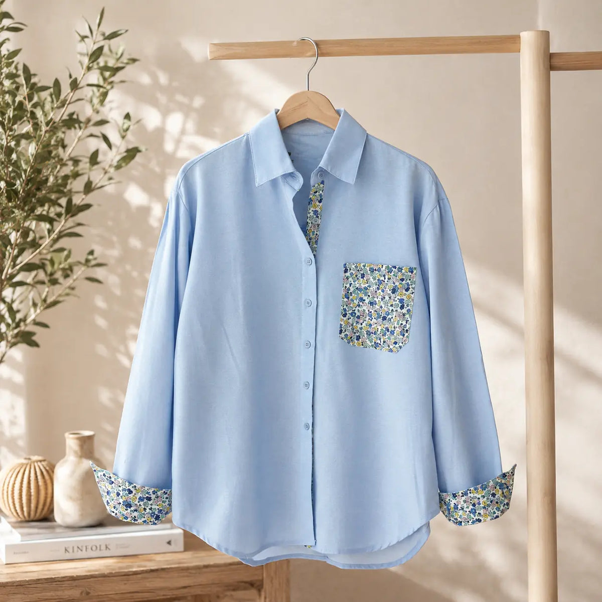 Chemise Bleu Avec Poche Fleuri Et Poignées Fleuris Détail- MA Company